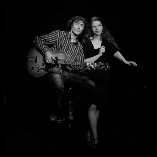 Alissa WENZ : piano, chant ; Olivier PHILIPPSON : accordéon, guitare, chant