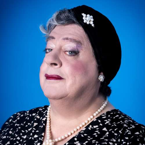 CARTE BLANCHE À MADAME RAYMONDE