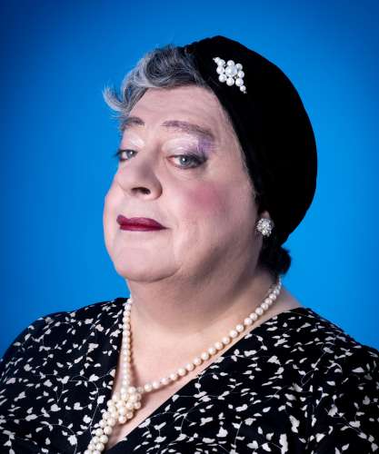 CARTE BLANCHE À MADAME RAYMONDE